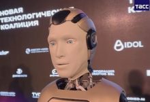 俄罗斯首款国产人形机器人Aidol亮相，“走秀”中意外摔倒-程序员中文网