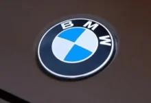 宝马电动车行驶中气囊突然爆开弹伤家人，4S店称旁边车爆胎了-程序员中文网